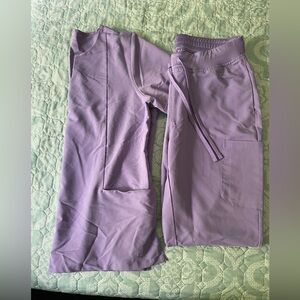 Lilac Mandala scrubs, Beautiful color!